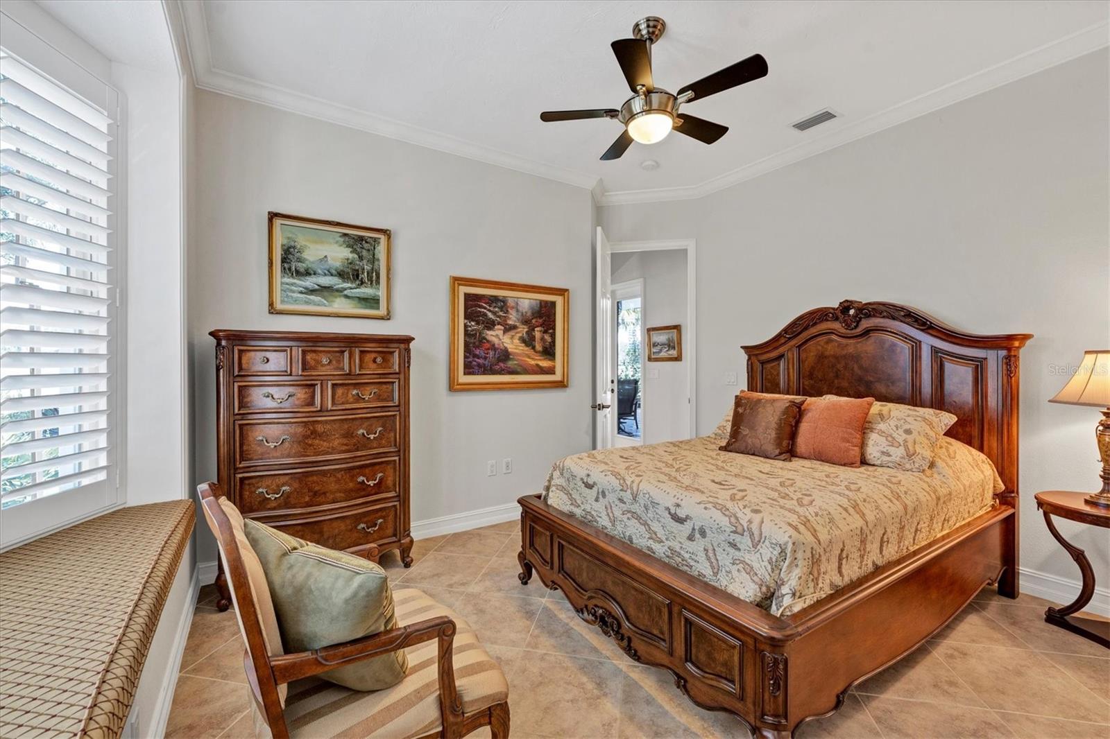 FOUNDERS CLUB - Residential