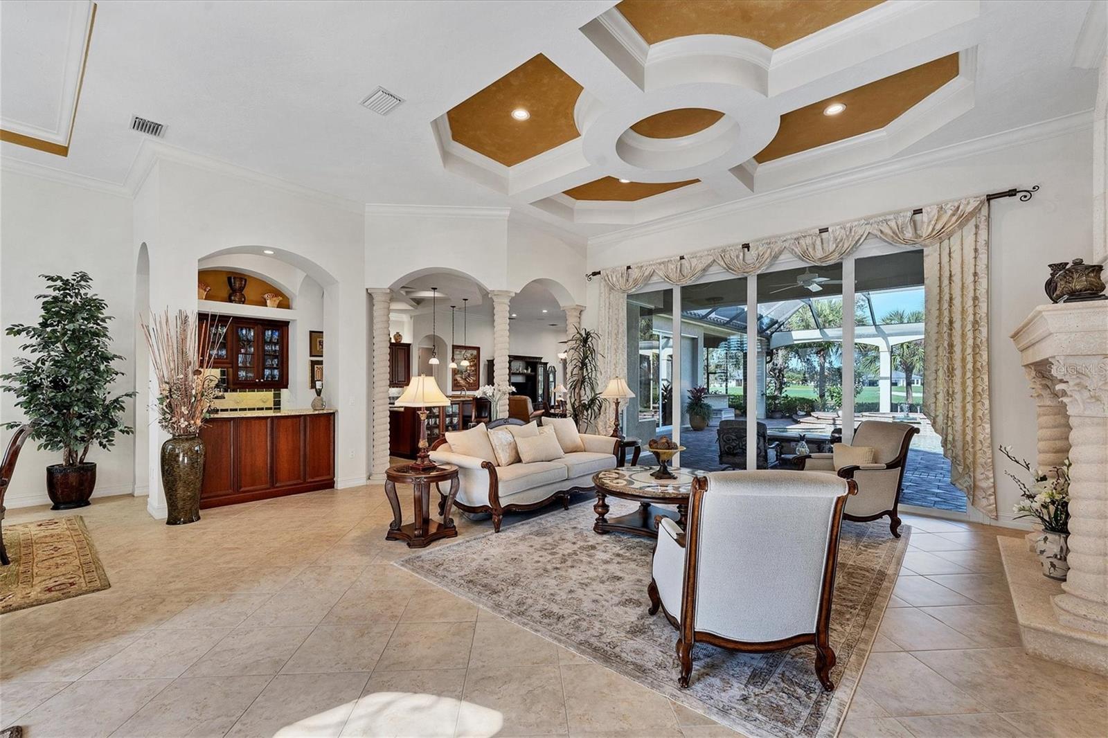 FOUNDERS CLUB - Residential