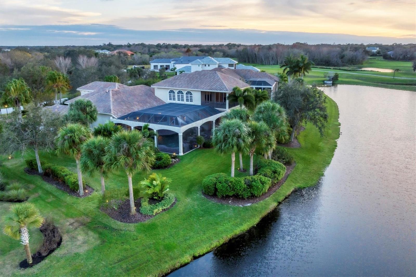 FOUNDERS CLUB - Residential