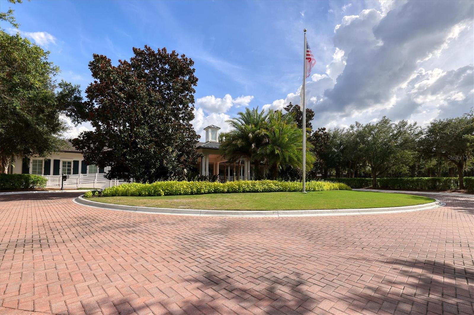 FOUNDERS CLUB - Residential