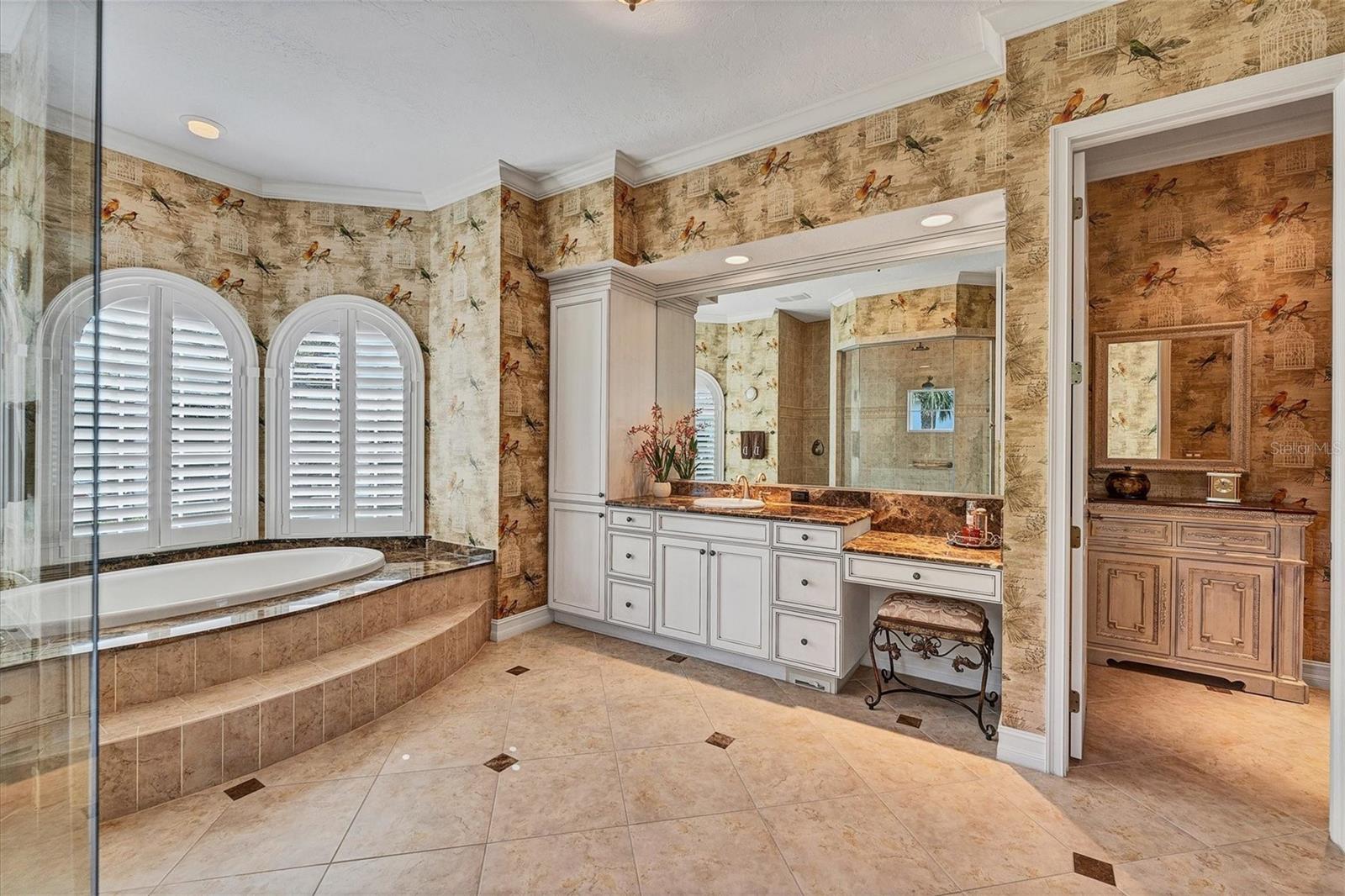 FOUNDERS CLUB - Residential