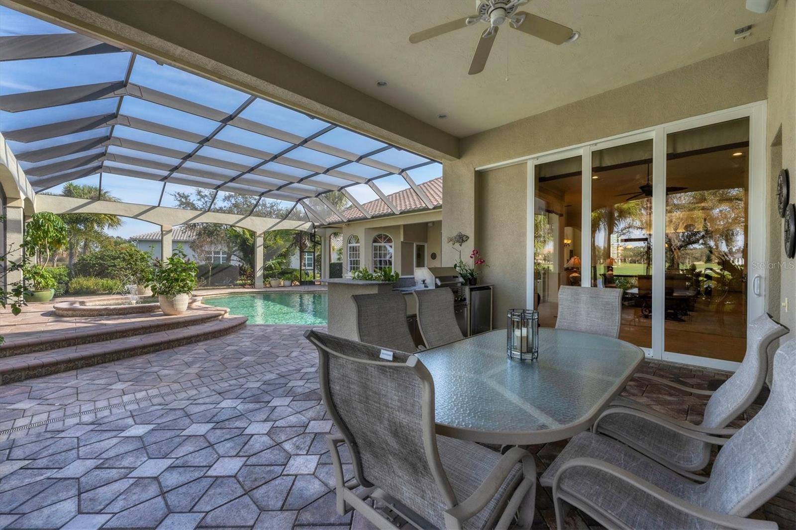 FOUNDERS CLUB - Residential