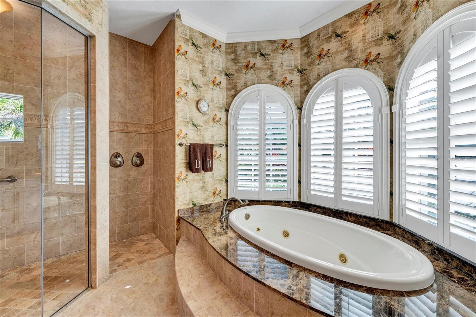 FOUNDERS CLUB - Residential