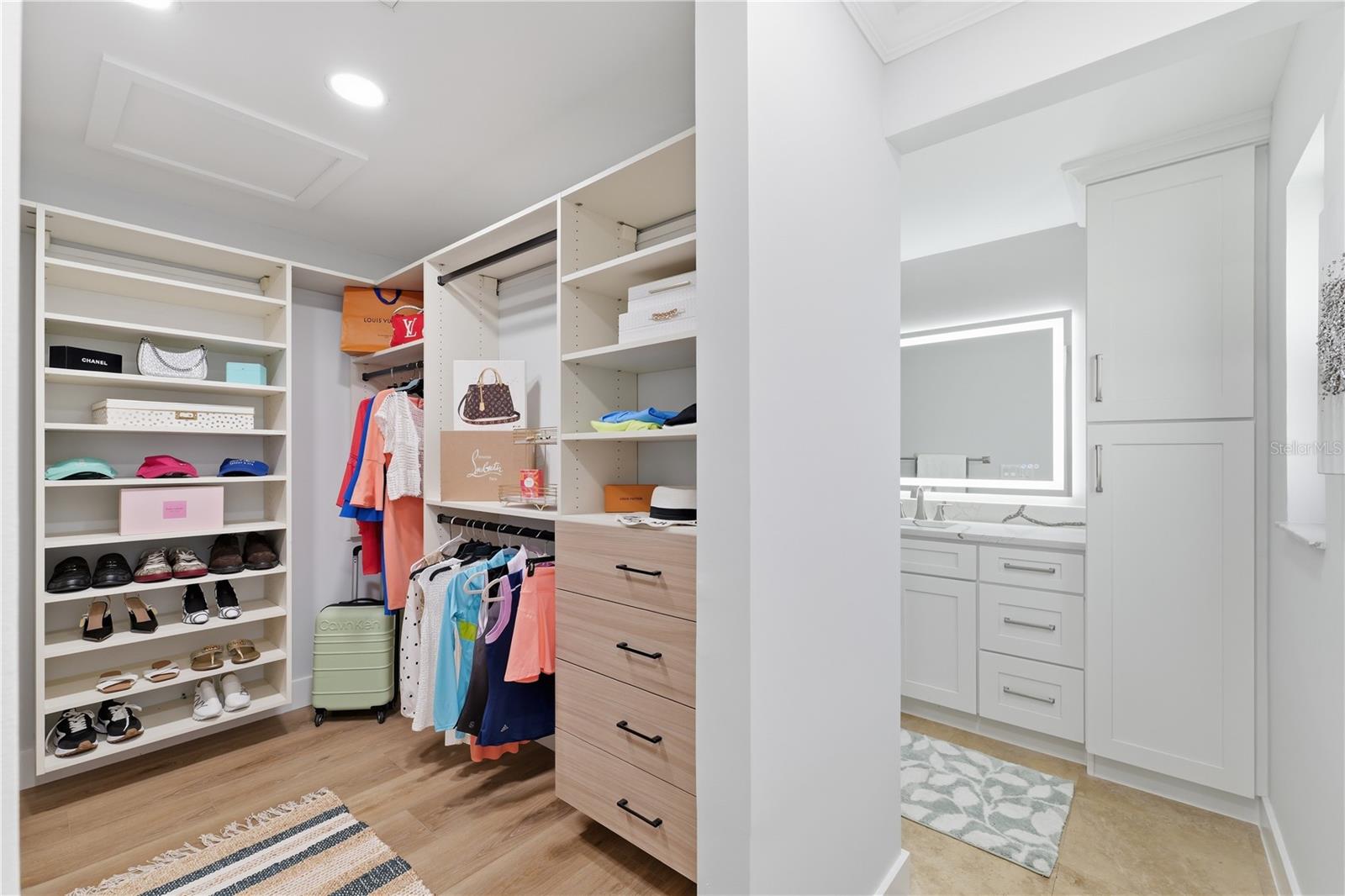 FLOR A MAR - Residential