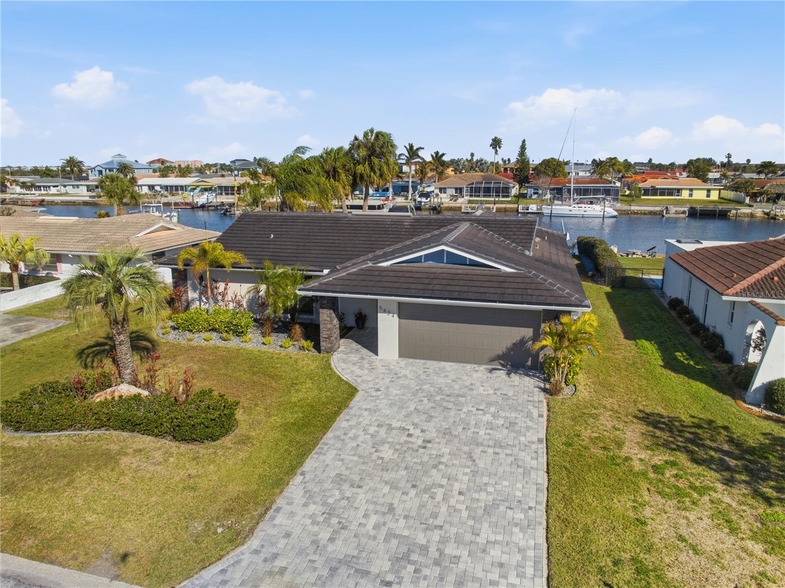 FLOR A MAR - Residential