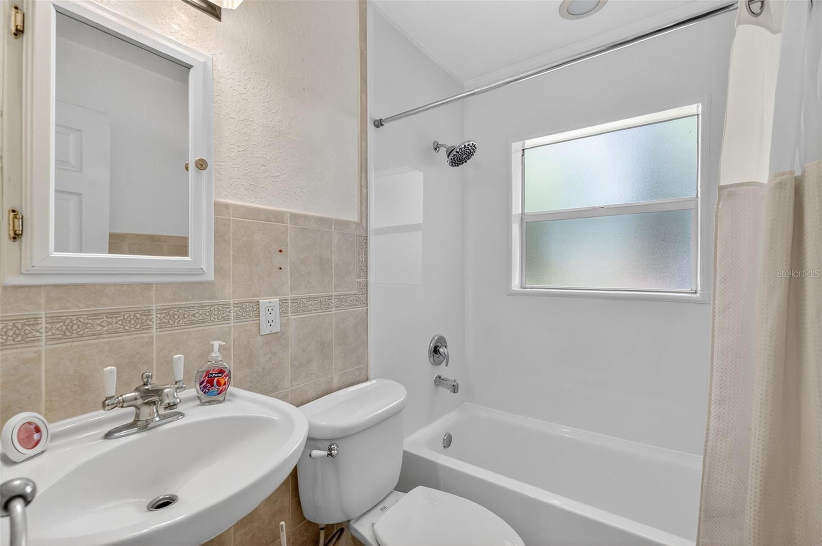 ARDMORE MANOR - Residential