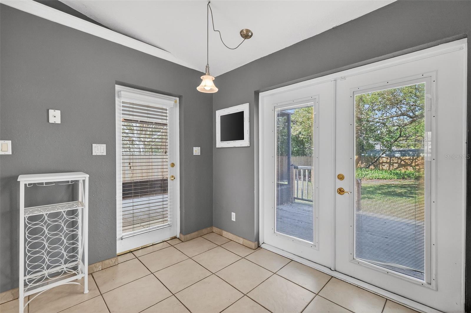 ARDMORE MANOR - Residential