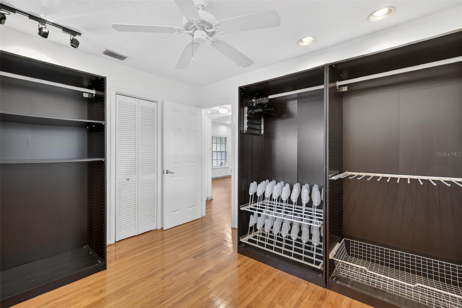 ARDMORE MANOR - Residential