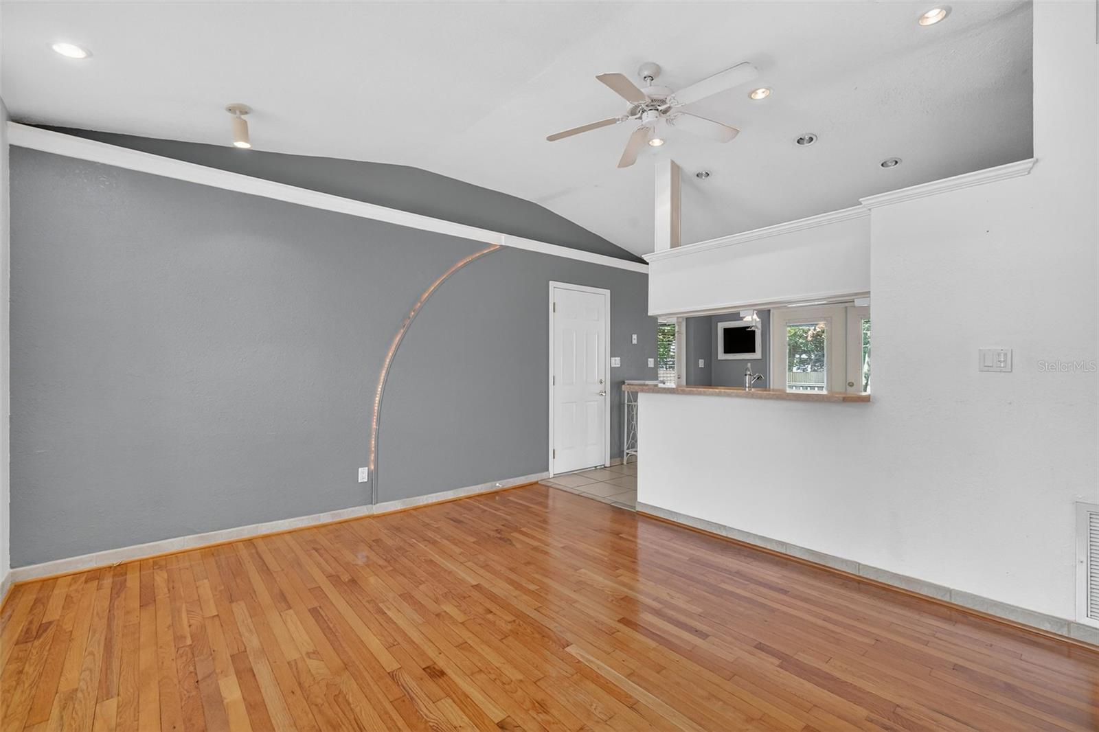 ARDMORE MANOR - Residential