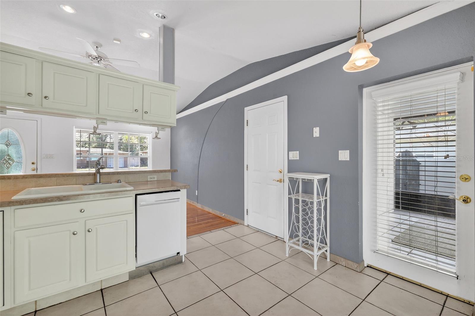 ARDMORE MANOR - Residential