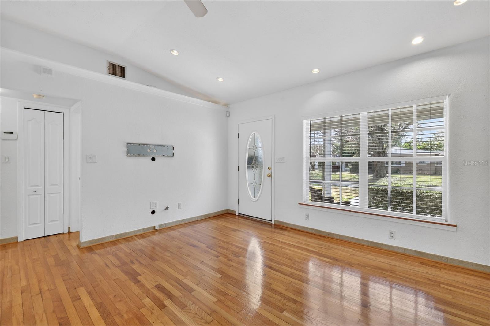 ARDMORE MANOR - Residential