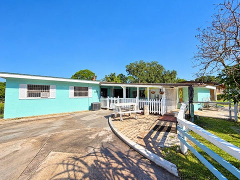 Photo of 5117 W Washington Street, Orlando, FL 32811 (MLS # O6451999)