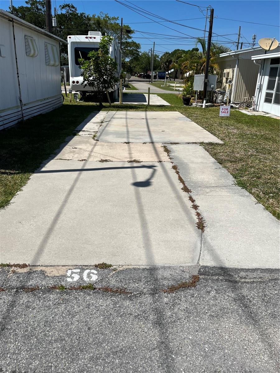 .Rare opportunity in a waterfront park on the Manatee River. Nestled between Green and Desoto bridges. Club house for many activities pool and lots of community area for walks and viewing the Manatee River. Close dining, shopping at the Ellenton Outlet Mall. Short drive to the sugar sand beaches of Anna Maria Island. 3 International airports near by for your travel needs. Hurry…these lots/shares will go quickly. Share size- 24x48. 55+ Community 175.00 monthly maintenance fee.