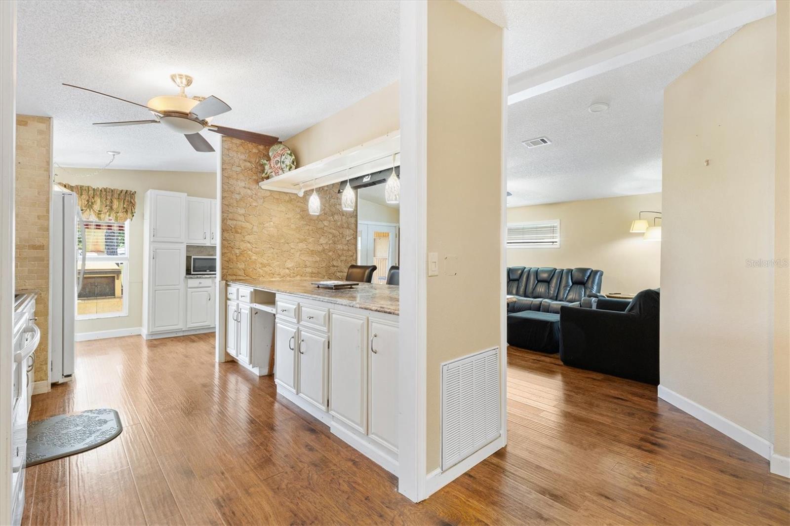 1726 W SCHWARTZ BOULEVARD