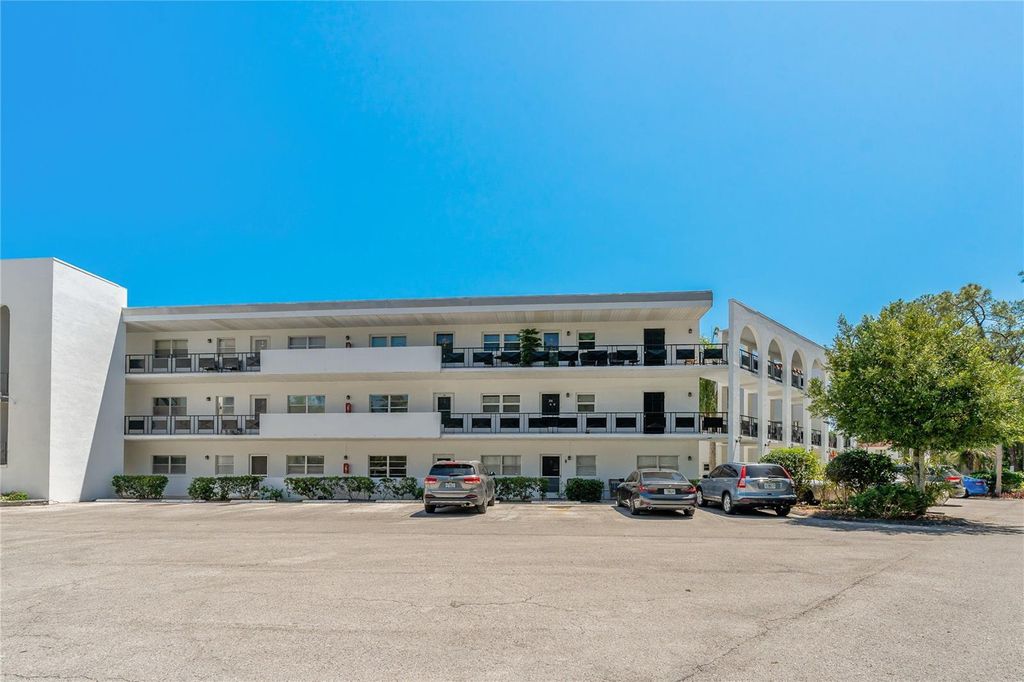 Photo of 100 El Camino Dr #309, Winter Haven, FL 33884 (MLS # P4937234)