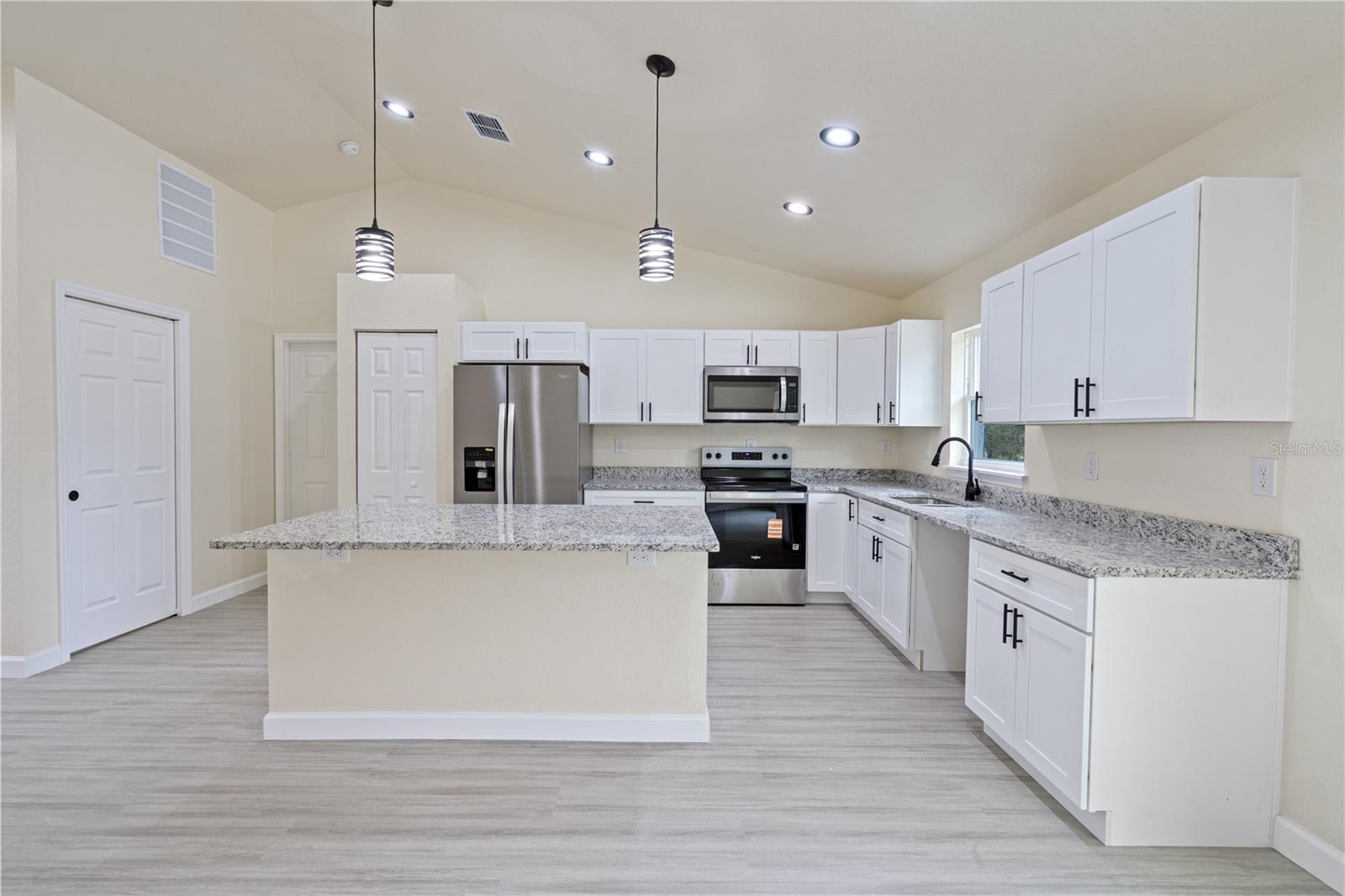 WILLISTON HIGHLANDS - Residential