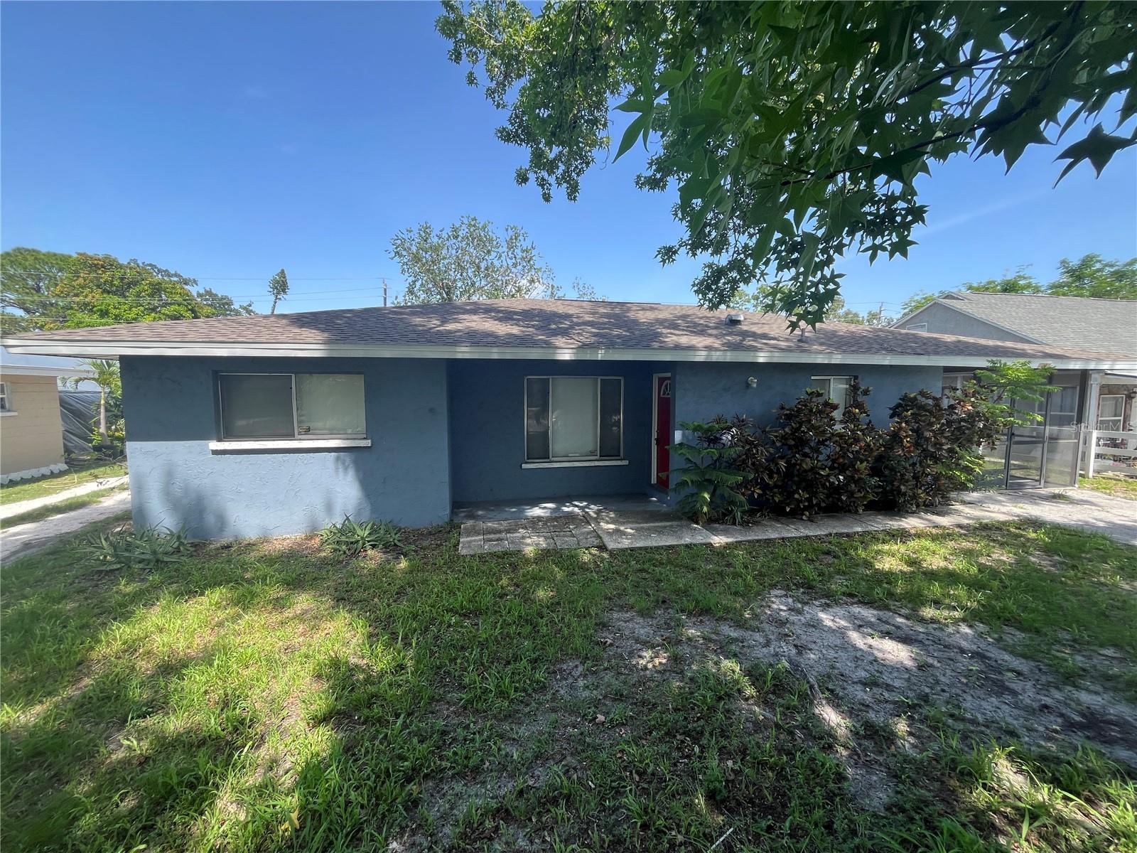 ****ASK ABOUT ONE MONTH FREE RENT****
Welcome to this beautiful 4-bedroom, 2-bathroom home nestled between US Hwy 41 and US Hwy 301, offering unmatched convenience to shopping, dining, and a short drive to the stunning Florida beaches. Step inside to find fresh paint and tile flooring throughout, ensuring effortless maintenance and a sleek, modern look. The open floor plan provides endless possibilities to personalize the space to your liking. The kitchen boasts ample cabinet and counter space, perfect for cooking and entertaining. The master bedroom features a walk-in closet and an en-suite private bath for ultimate comfort. Additional highlights include a dedicated laundry area to accommodate a full-size washer/dryer and a bonus storage room with shelving for all your organizational needs.
Relax on the screened-in front patio after a long day, or enjoy the spacious backyard—ideal for outdoor gatherings or simply soaking up the sunshine. Pet friendly! Don’t miss this opportunity—schedule your tour today!