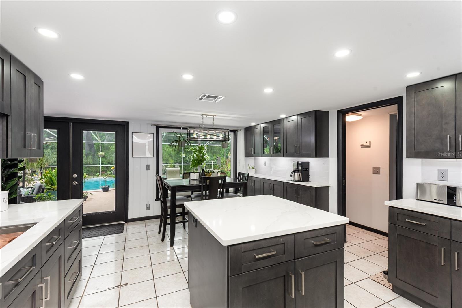 1844 HAMLIN COURT