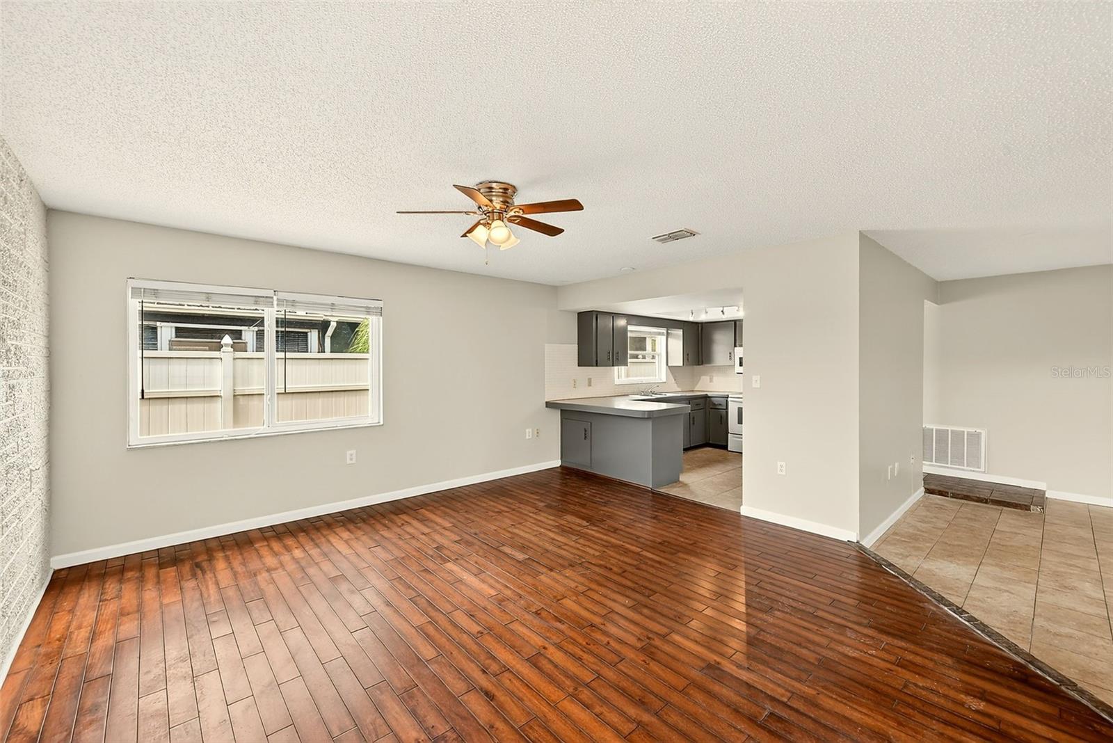 THE LAKES - Residential