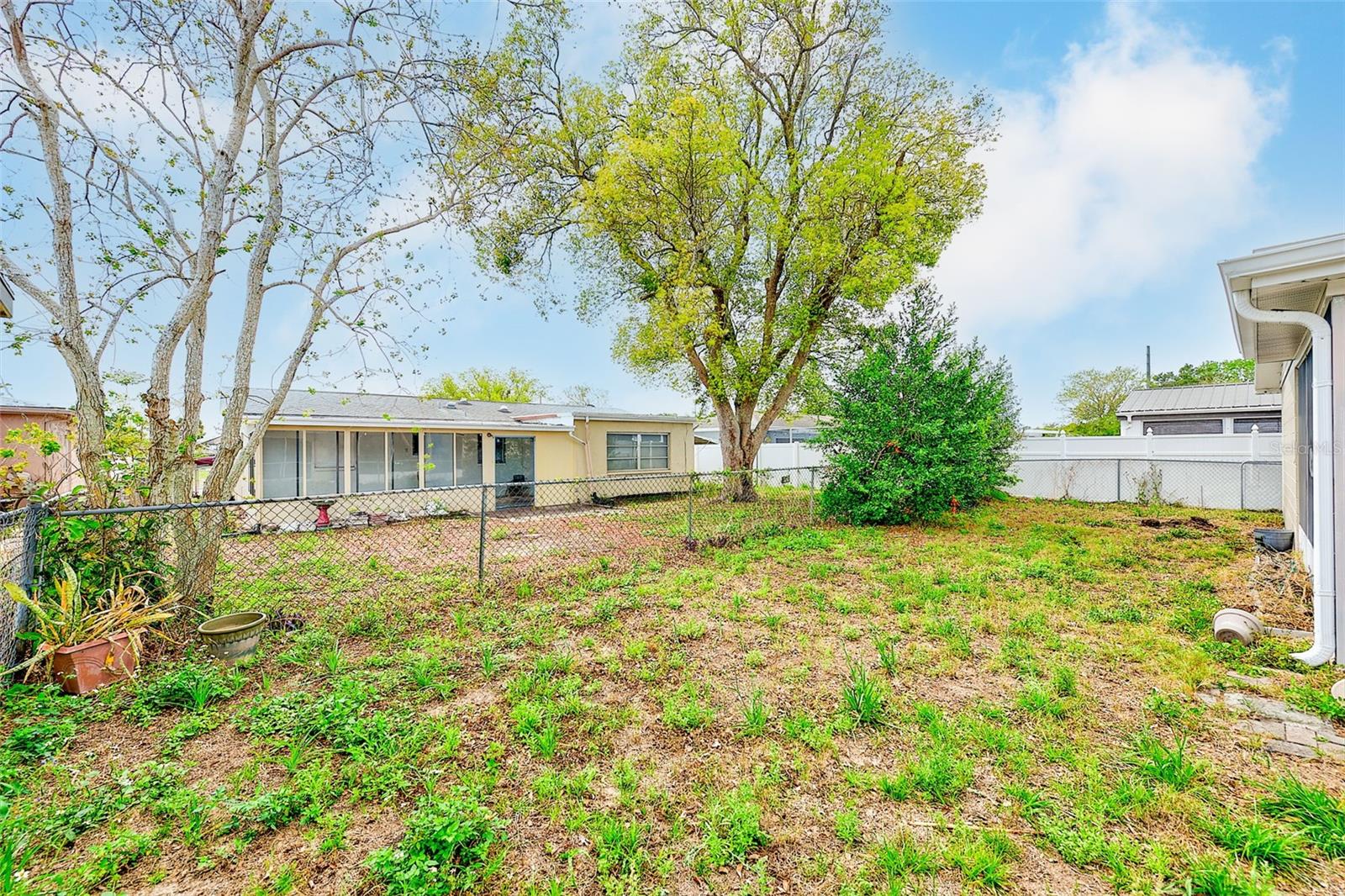 THE LAKES - Residential