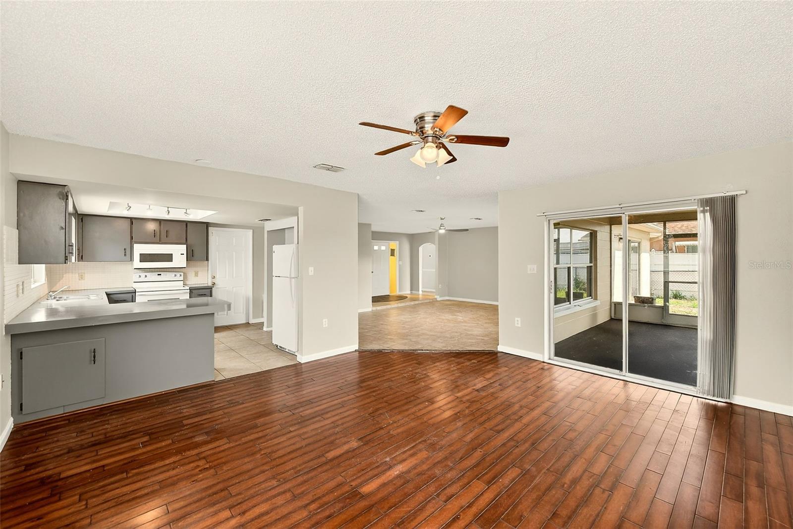 THE LAKES - Residential