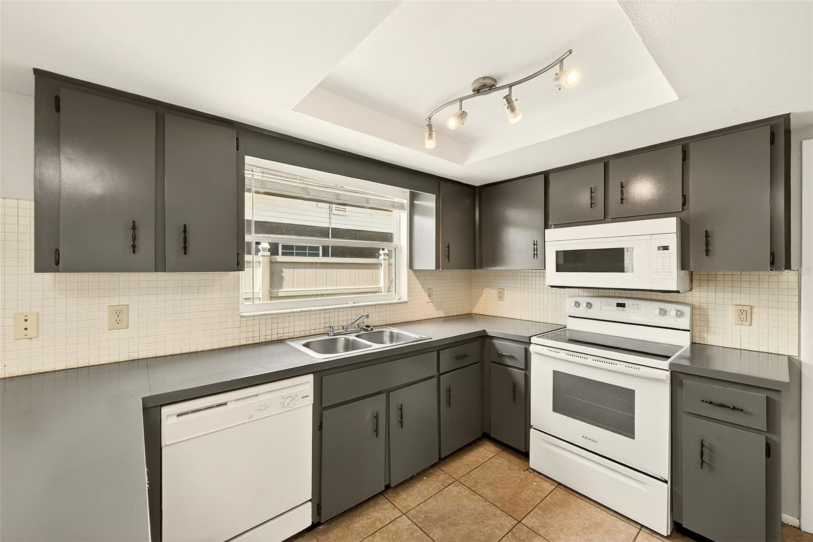 THE LAKES - Residential