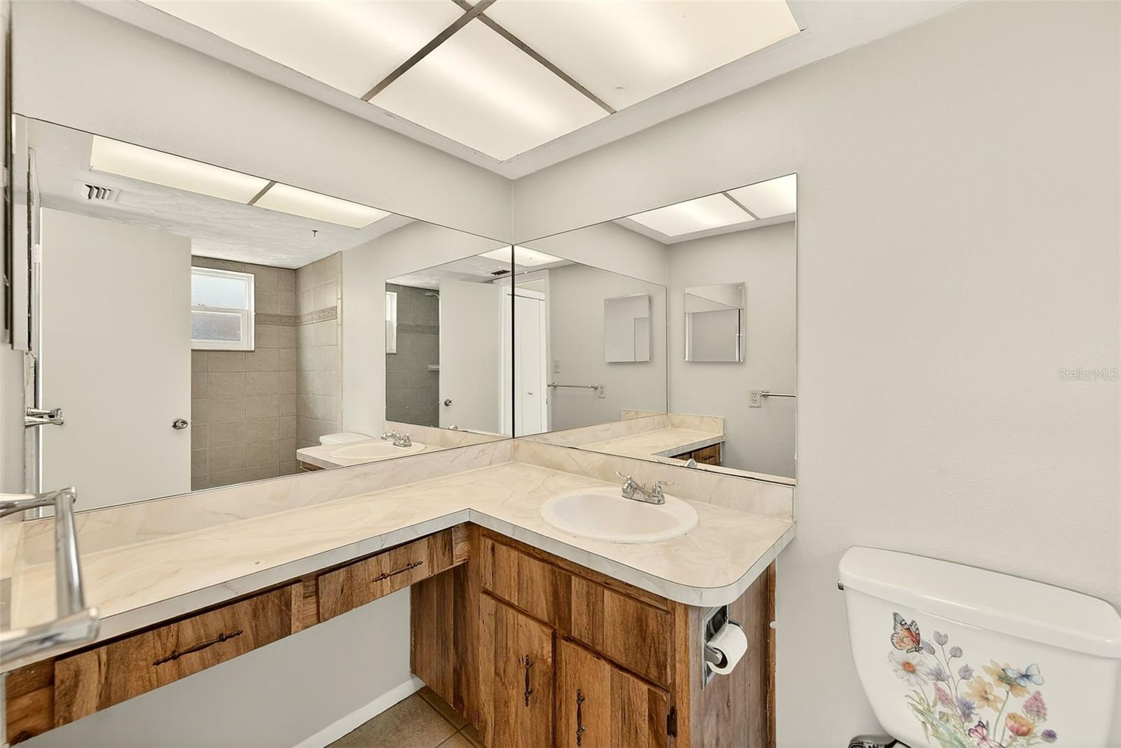 THE LAKES - Residential