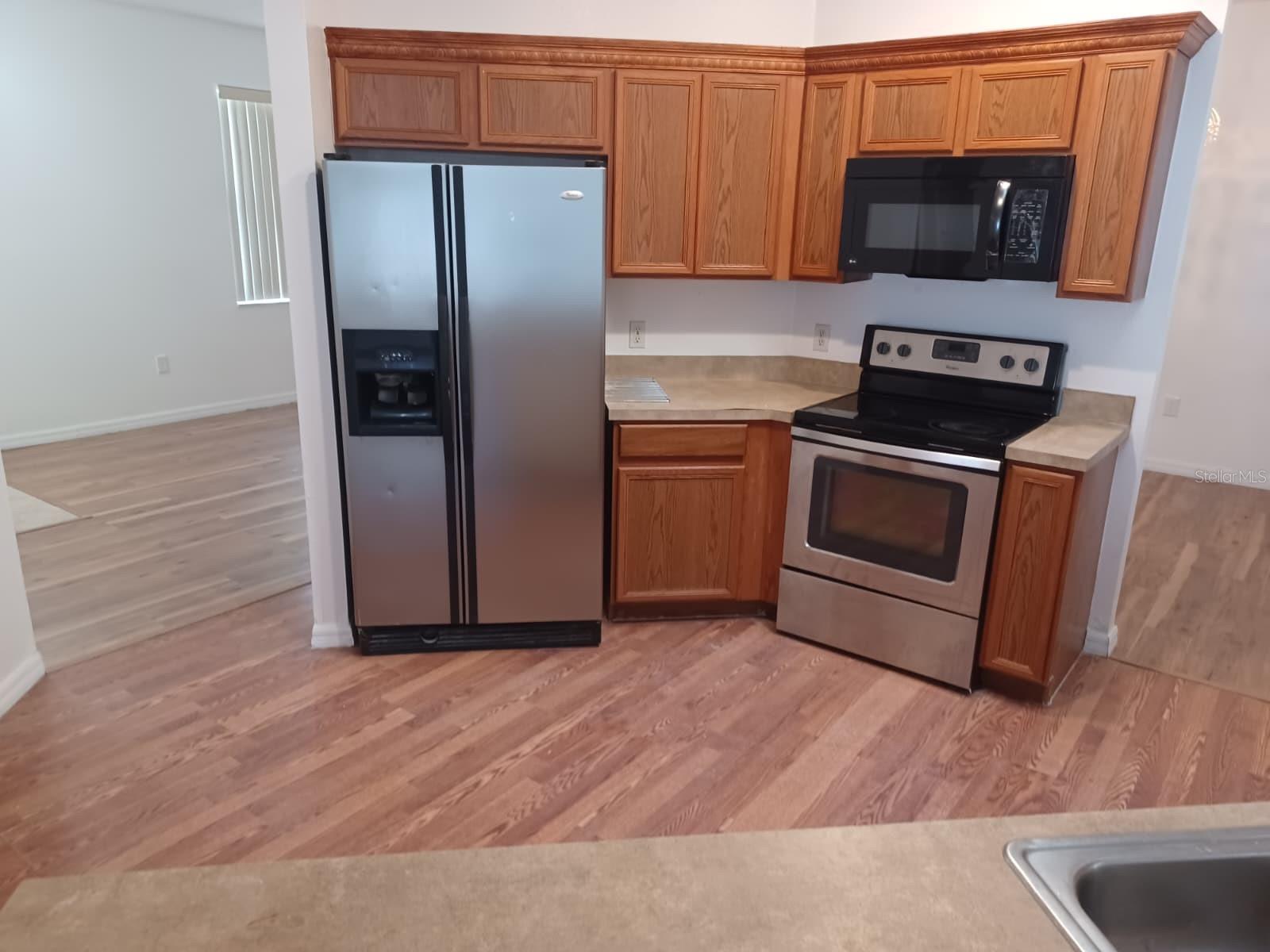 425 BRIDGEWATER COURT