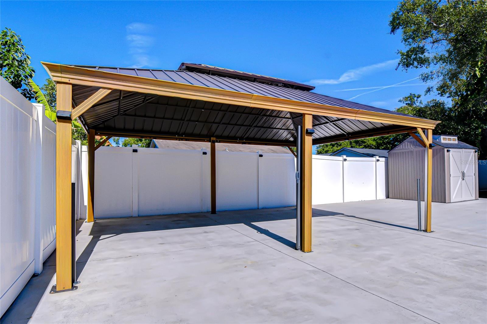 CARROLLWOOD MEADOWS UNIT VI SE - Residential