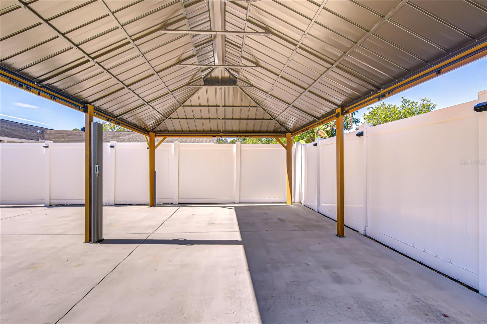 CARROLLWOOD MEADOWS UNIT VI SE - Residential