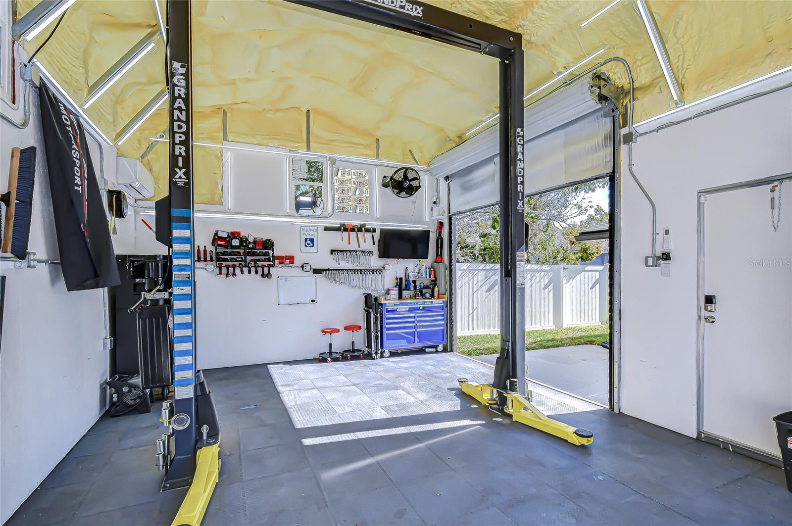 CARROLLWOOD MEADOWS UNIT VI SE - Residential