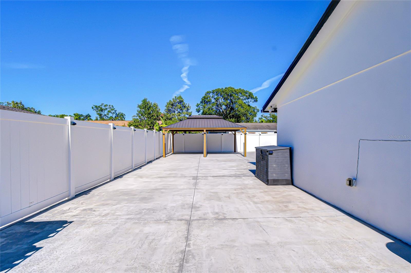 CARROLLWOOD MEADOWS UNIT VI SE - Residential