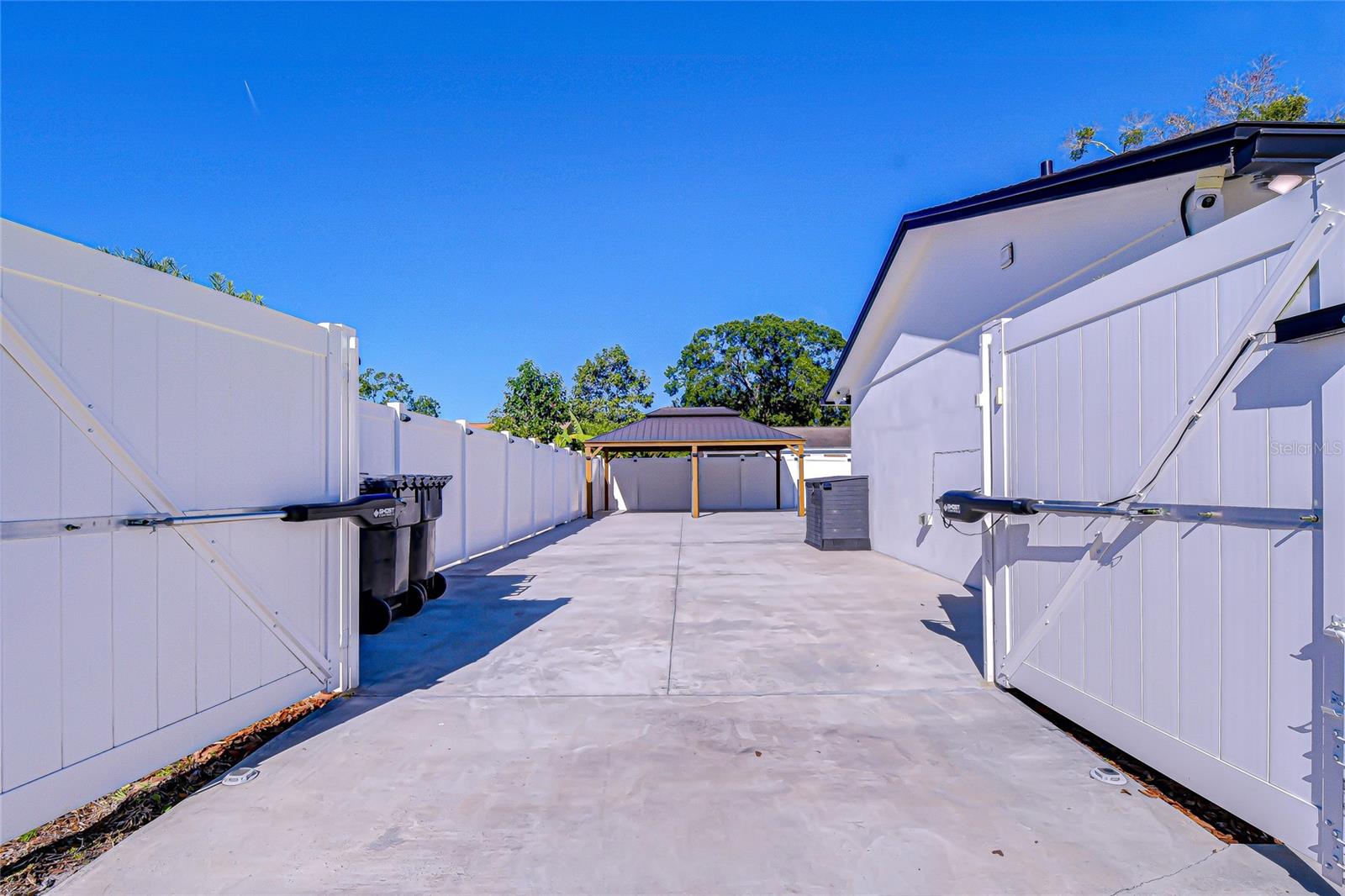 CARROLLWOOD MEADOWS UNIT VI SE - Residential