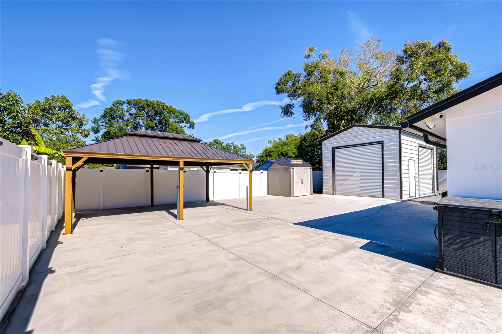 CARROLLWOOD MEADOWS UNIT VI SE - Residential