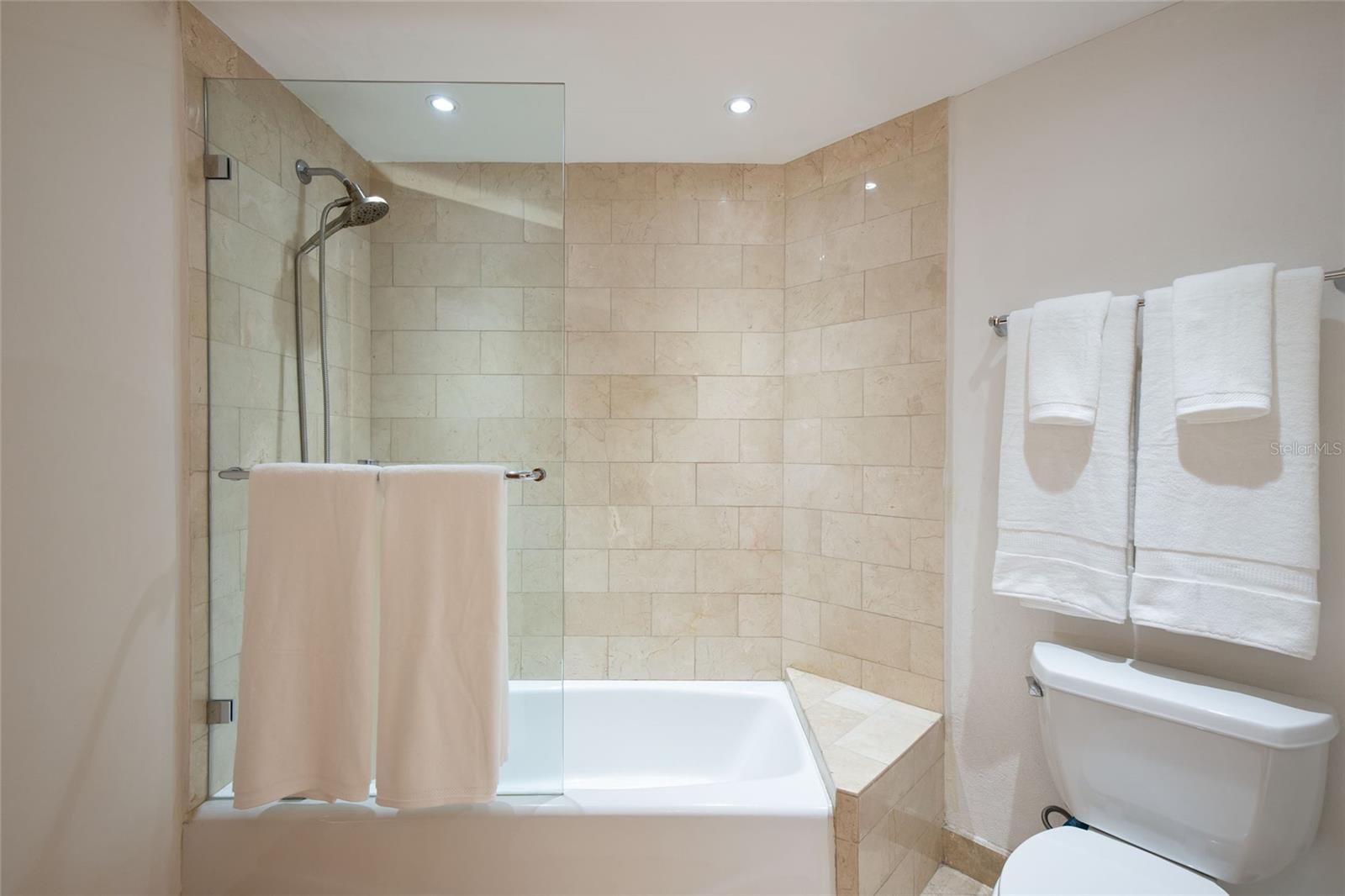 LAGUNA PLAZA CONDOMINIUM - Residential