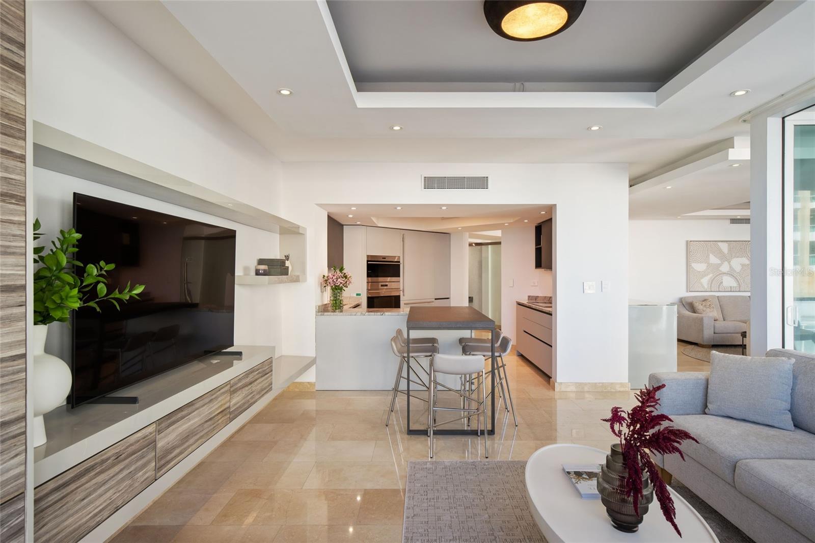 LAGUNA PLAZA CONDOMINIUM - Residential