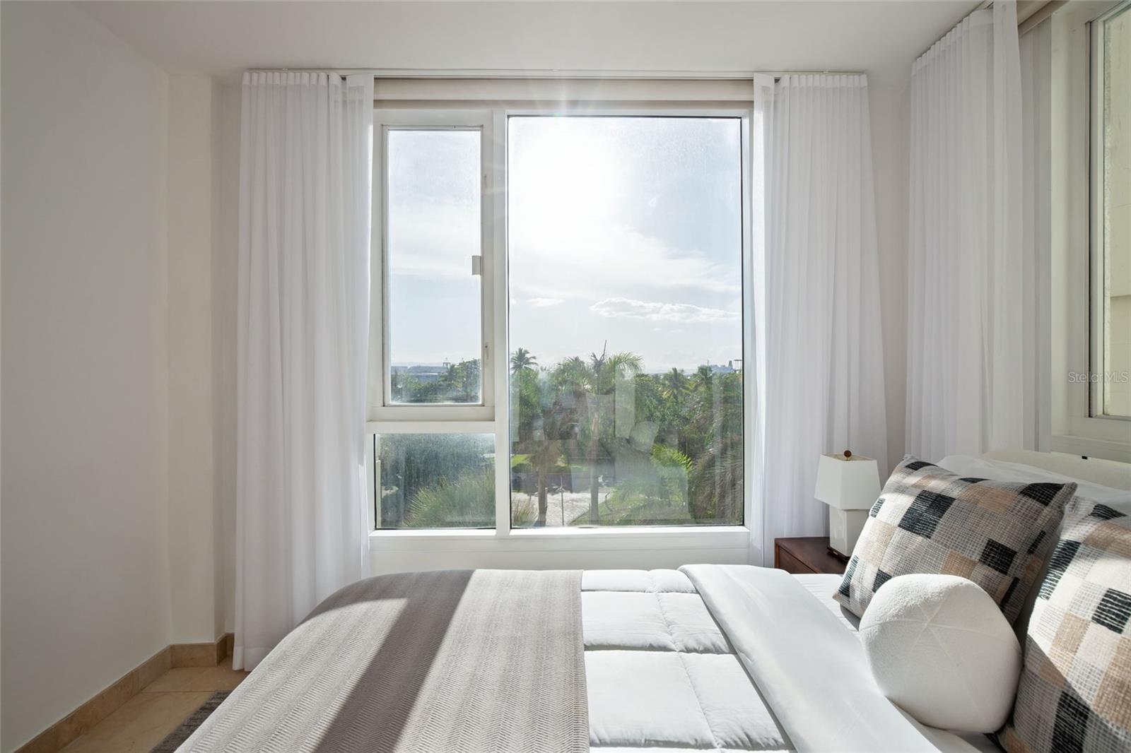 LAGUNA PLAZA CONDOMINIUM - Residential