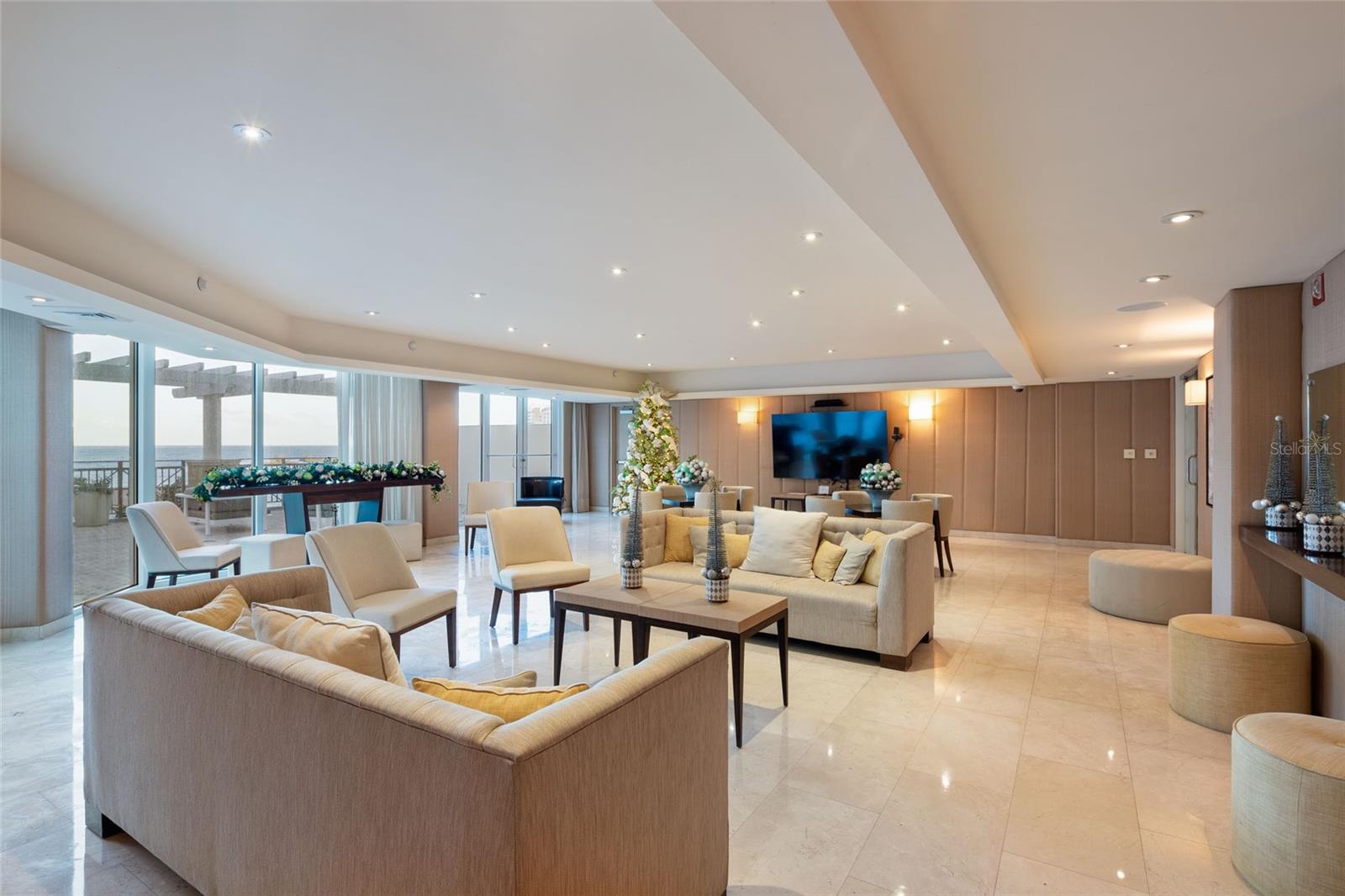 LAGUNA PLAZA CONDOMINIUM - Residential