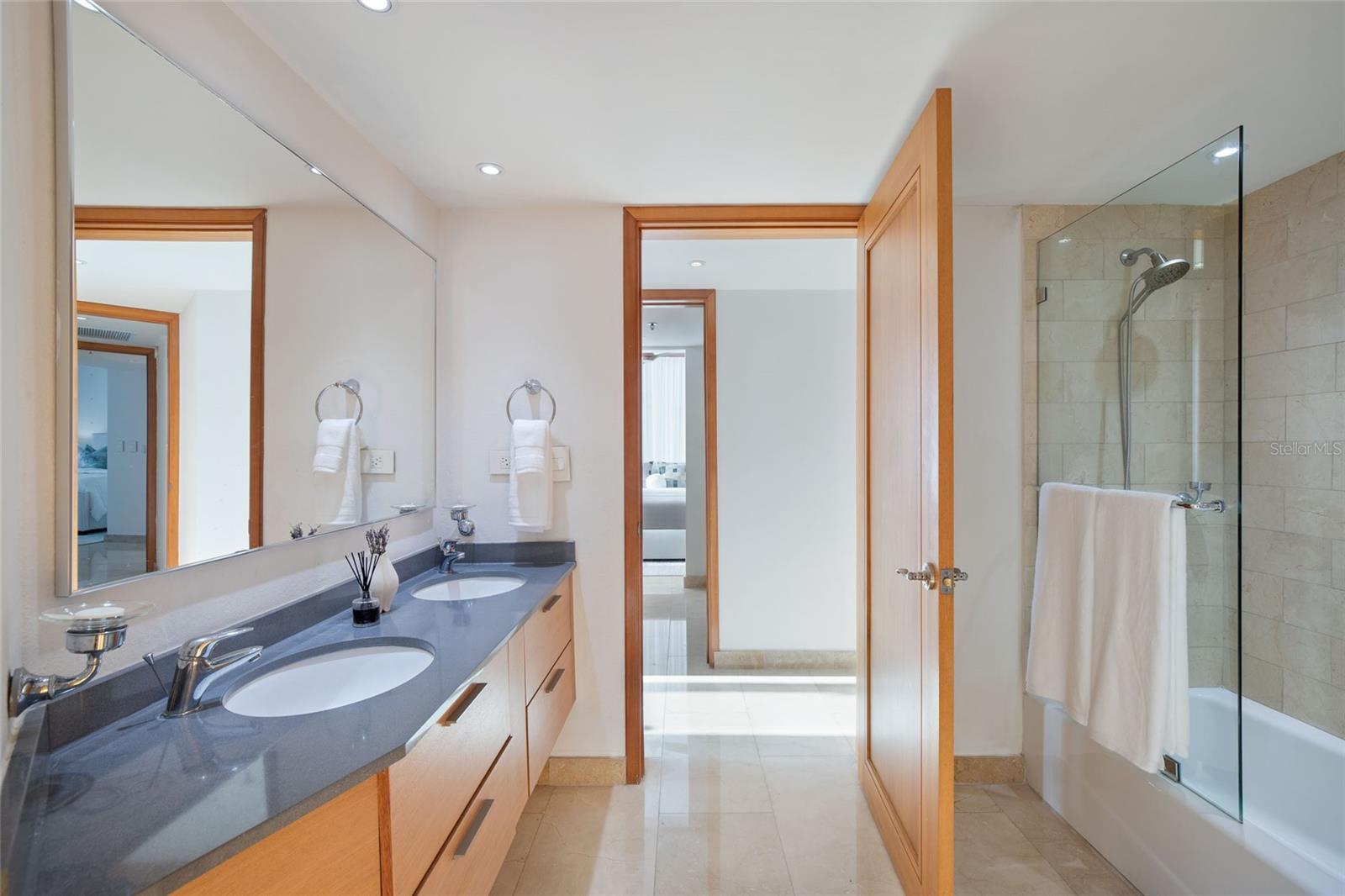 LAGUNA PLAZA CONDOMINIUM - Residential