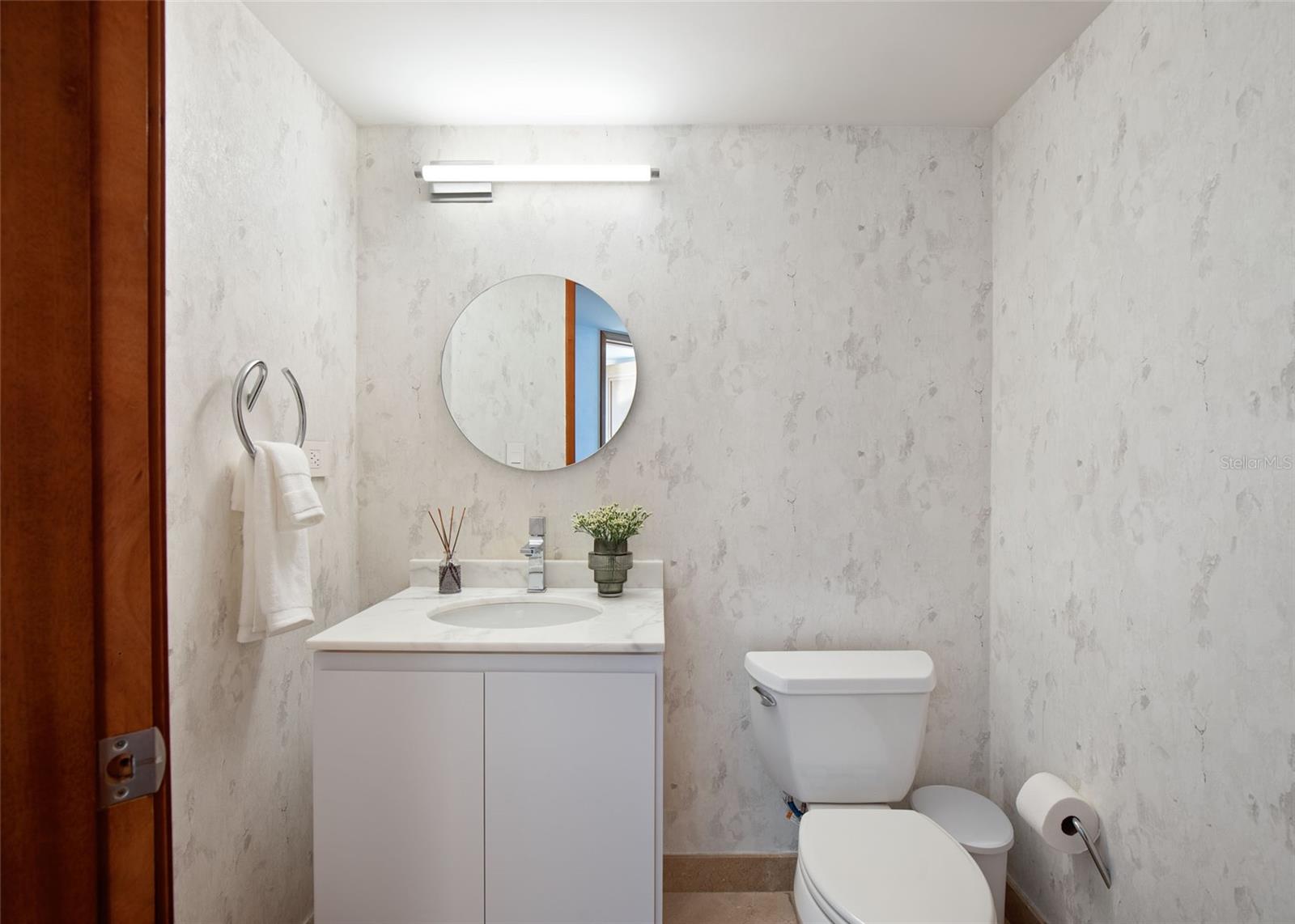 LAGUNA PLAZA CONDOMINIUM - Residential