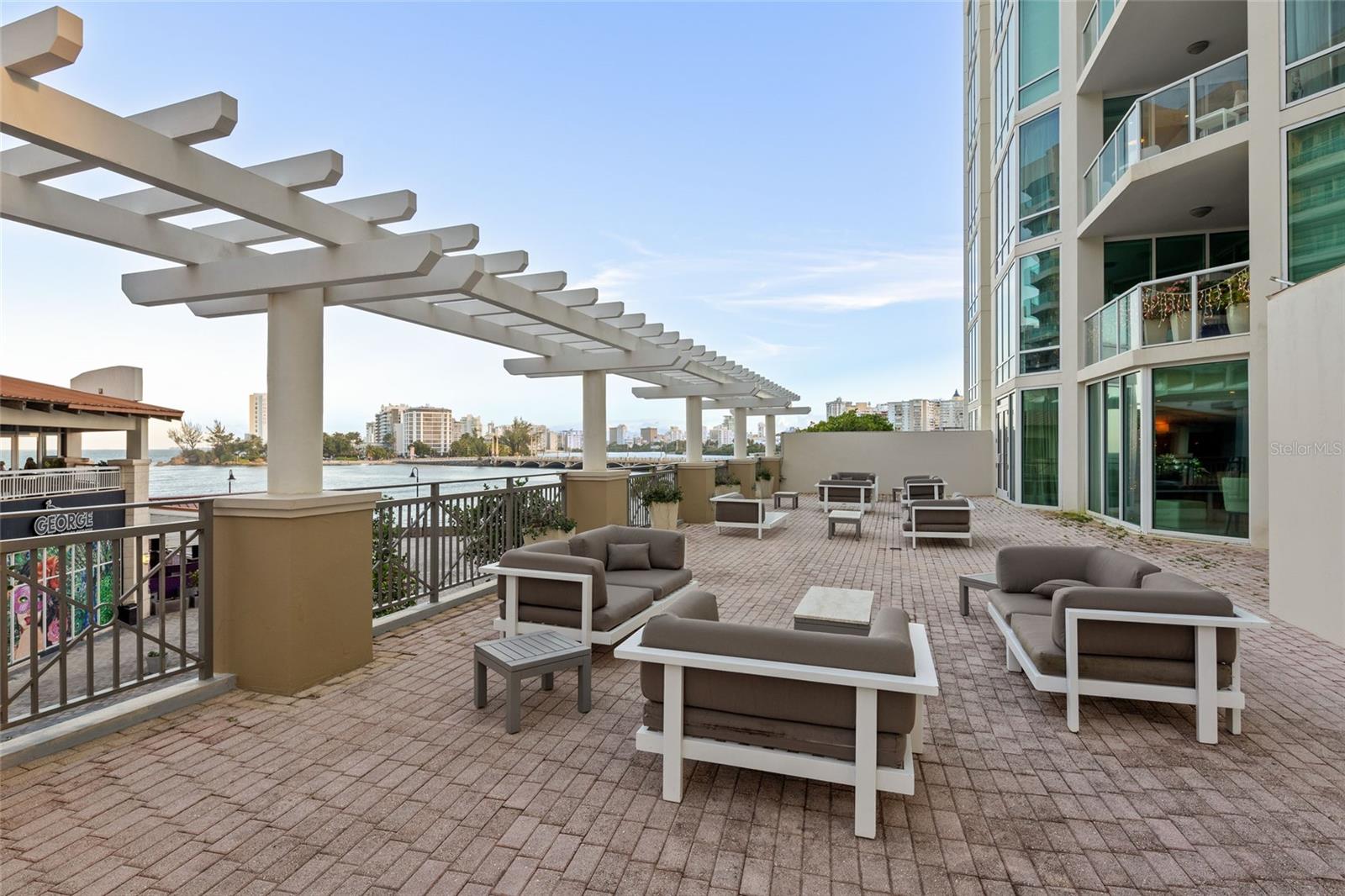 LAGUNA PLAZA CONDOMINIUM - Residential