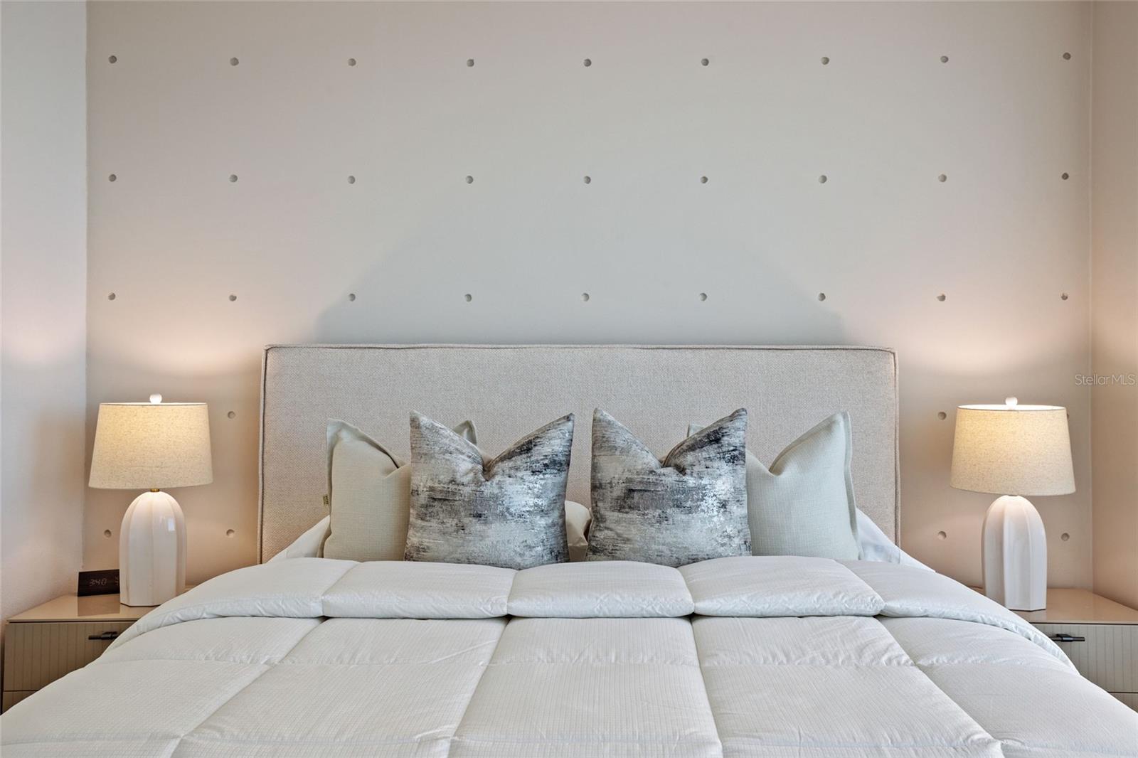 LAGUNA PLAZA CONDOMINIUM - Residential