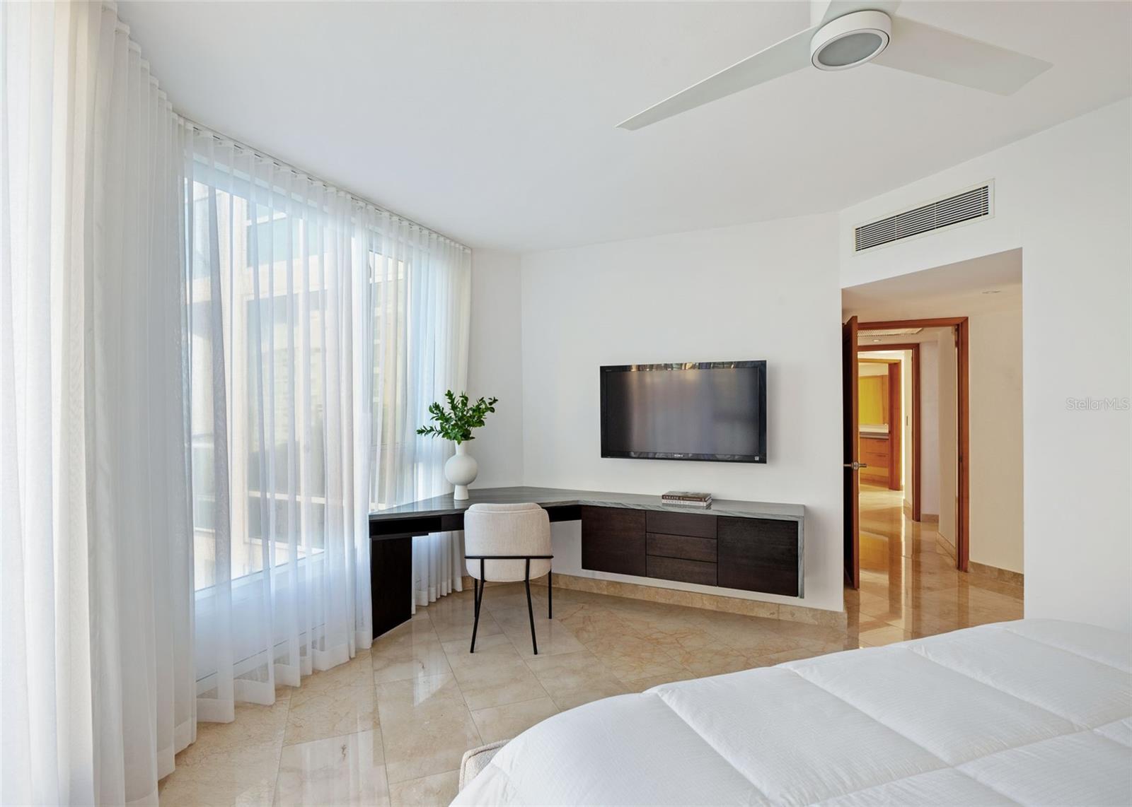 LAGUNA PLAZA CONDOMINIUM - Residential