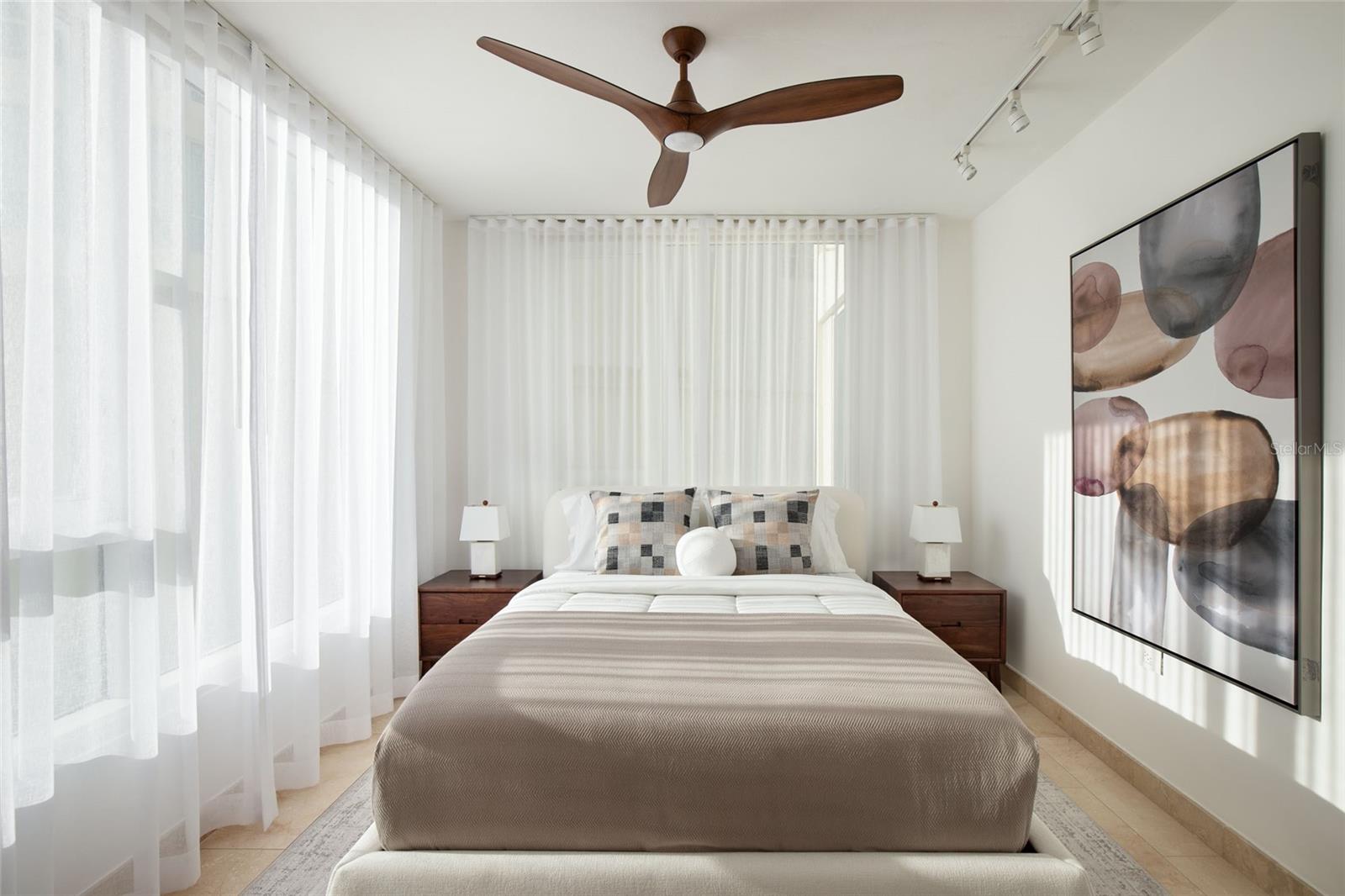 LAGUNA PLAZA CONDOMINIUM - Residential