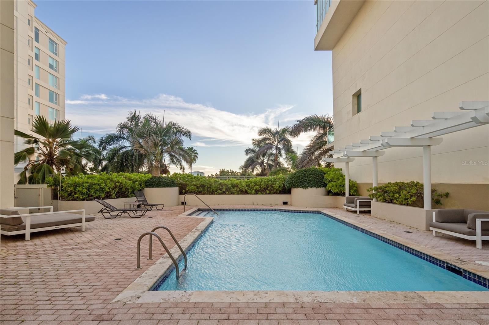 LAGUNA PLAZA CONDOMINIUM - Residential