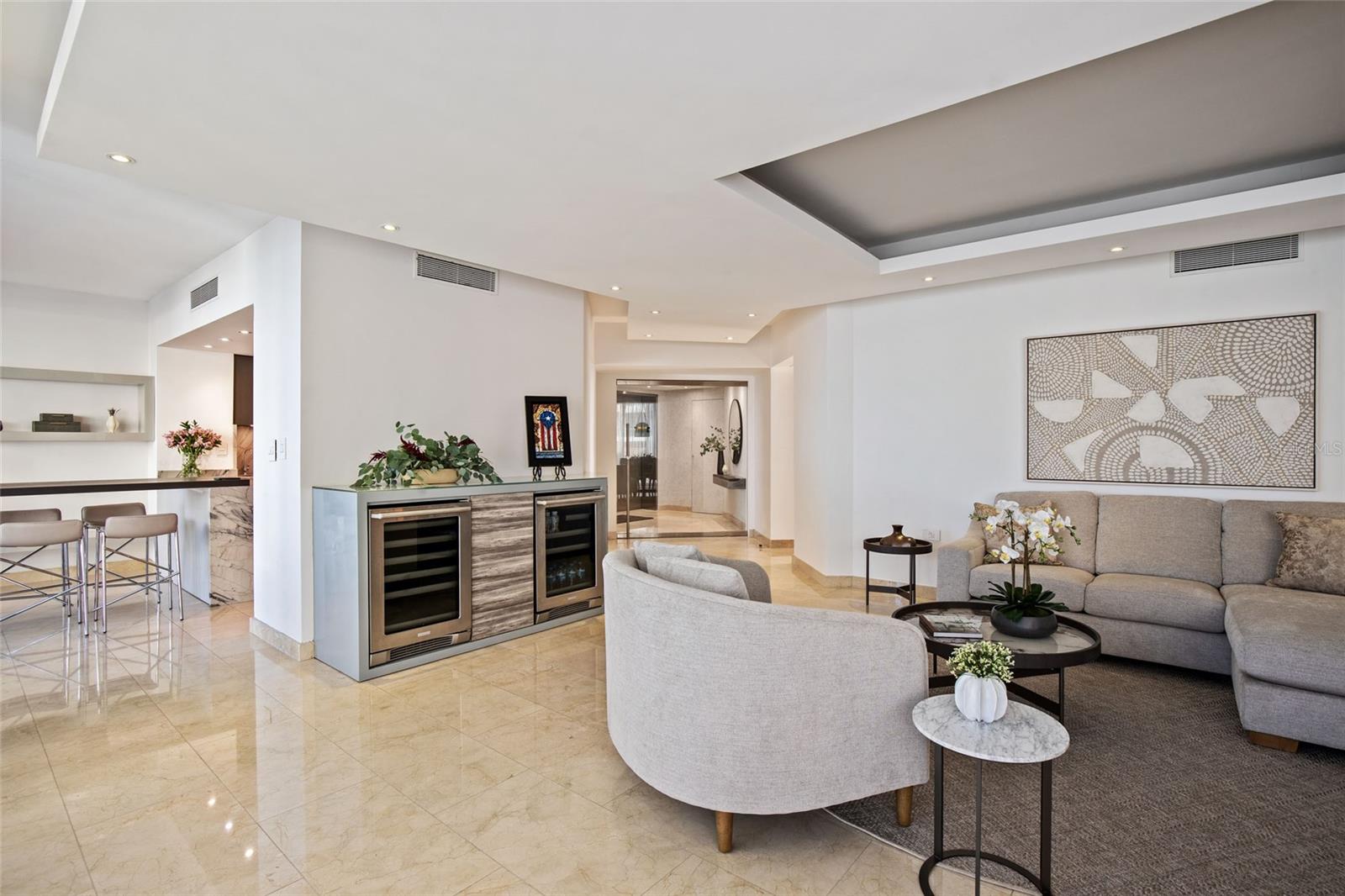 LAGUNA PLAZA CONDOMINIUM - Residential