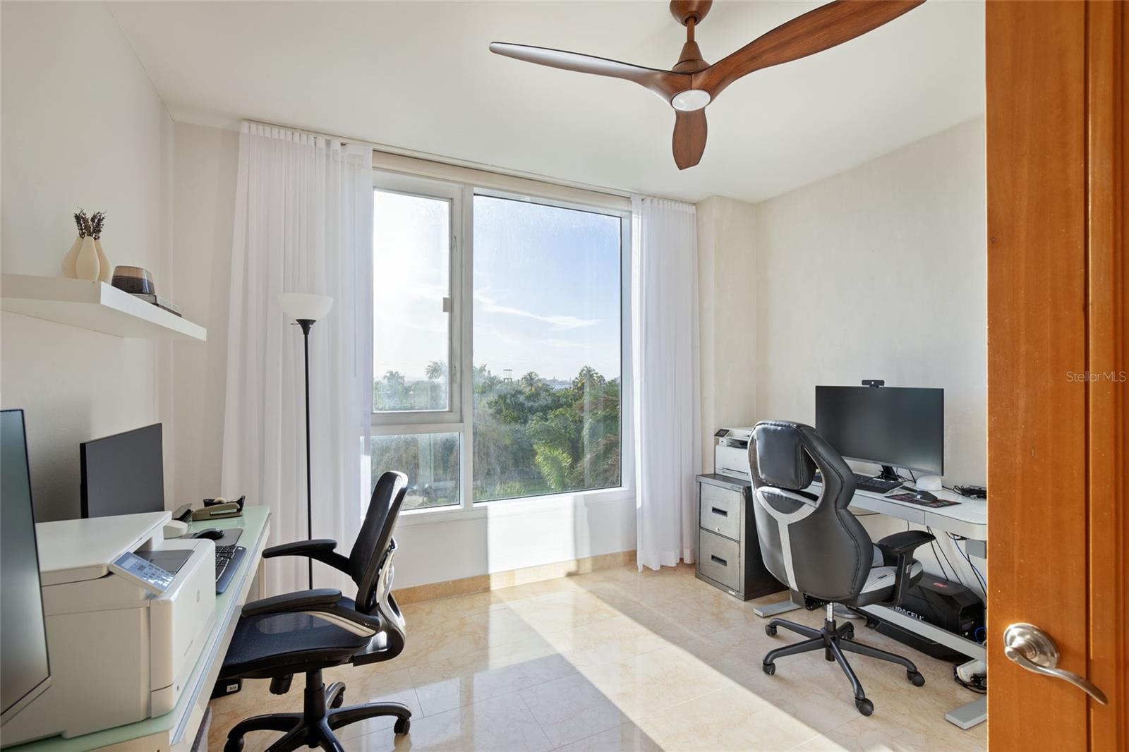 LAGUNA PLAZA CONDOMINIUM - Residential