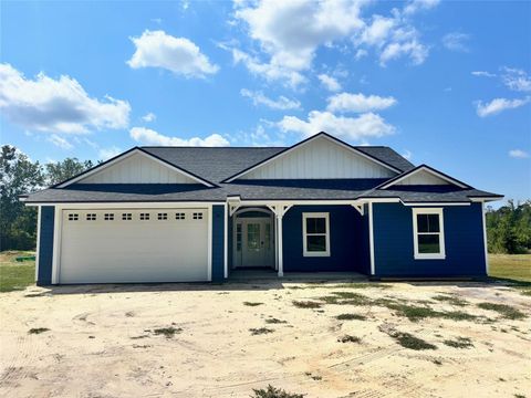 Photo of 5949 SE County Road 21b, Keystone Heights, FL 32656 (MLS # GC529415) Photo of 5949 SE County Road 21b, Keystone Heights, FL 32656 (MLS # GC529415)