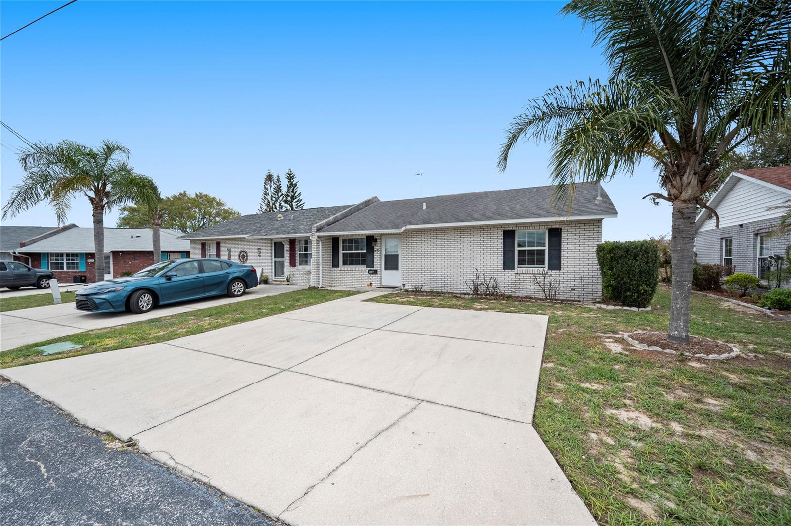 THOUSAND ROSES - Residential