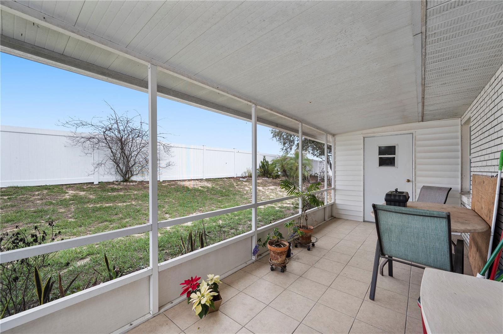 THOUSAND ROSES - Residential